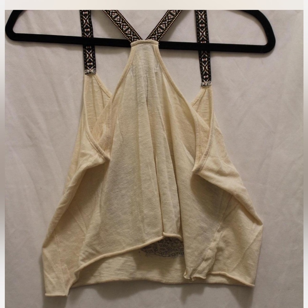 Super cute 2000s crème colored tank.